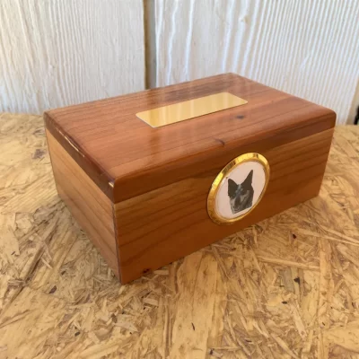 Medium Redwood Pet Cremation Urn with Brass Plaque and Picture Frame